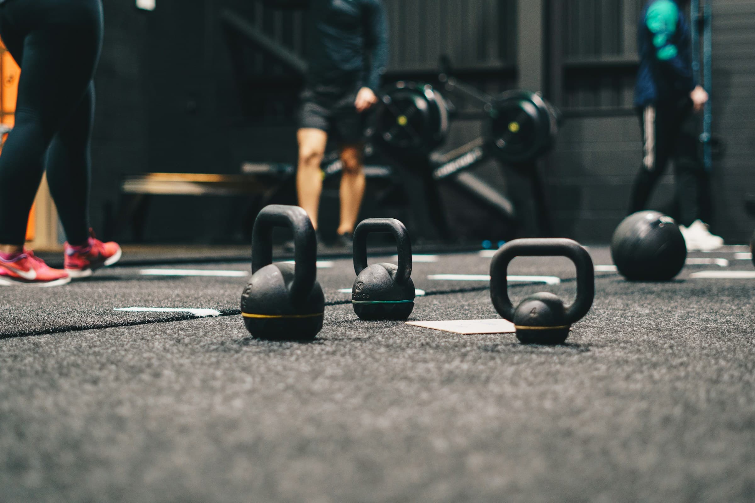 Why choose Workouch fitness app - gym workout and home workout features background